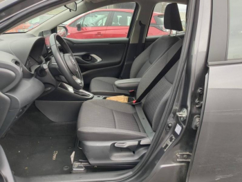 Photo 10 du bon plan TOYOTA Yaris 116h Dynamic Business 5p + Programme Beyond Zero Academy MY22 occasion à 17990 €