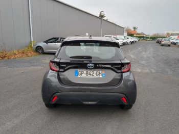 Photo 15 du bon plan TOYOTA Yaris 116h Dynamic Business 5p + Programme Beyond Zero Academy MY22 occasion à 17990 €