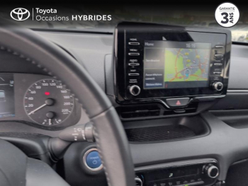Photo 15 du bon plan TOYOTA Yaris 116h Dynamic Business 5p + Programme Beyond Zero Academy MY22 occasion à 17780 €