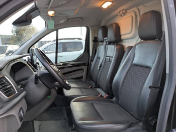 Photo 16 du bon plan FORD Transit Custom Fg VUL 290 L1H1 2.0 EcoBlue 170 S&S Sport BVA6 occasion à 30900 €