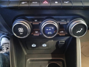 Photo 9 du bon plan DACIA Duster 1.0 ECO-G 100ch  Journey 4x2 occasion à 17790 €