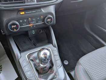 Photo 14 du bon plan FORD Focus 1.0 EcoBoost 155ch mHEV ST-Line occasion à 15900 €