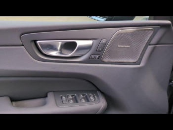 Photo 23 du bon plan VOLVO XC60 T6 Hybride Rechargeable 253 + 145ch Ultra Style Dark Geartronic 8 AWD occasion à 72900 €