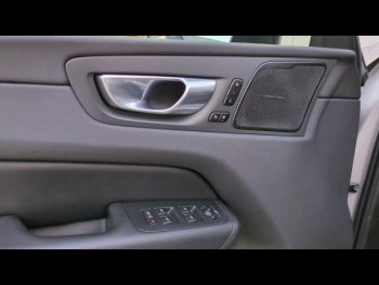 Photo 20 du bon plan VOLVO XC60 T6 Hybride Rechargeable 253 + 145ch Ultra Style Dark Geartronic 8 AWD occasion à 53900 €