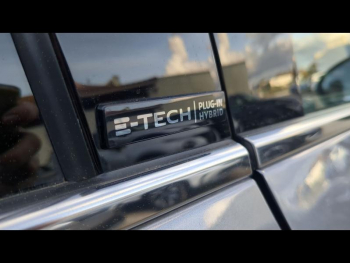 Photo 8 du bon plan RENAULT Captur 1.6 E-Tech Plug-in 160ch Intens occasion à 14390 €