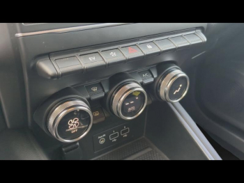 Photo 17 du bon plan RENAULT Captur 1.6 E-Tech Plug-in 160ch Intens occasion à 14390 €