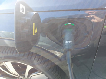 Photo 11 du bon plan VOLVO XC40 T5 Recharge 180 + 82ch R-Design DCT 7 occasion à 31990 €