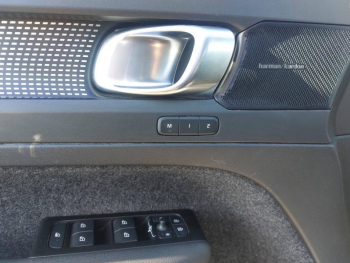 Photo 18 du bon plan VOLVO XC40 T5 Recharge 180 + 82ch R-Design DCT 7 occasion à 31990 €