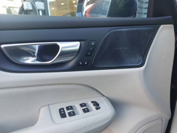 Photo 14 du bon plan VOLVO V60 B3 163ch Ultimate Style Dark DCT 7 occasion à 38490 €