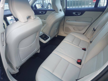 Photo 15 du bon plan VOLVO V60 B3 163ch Ultimate Style Dark DCT 7 occasion à 38490 €