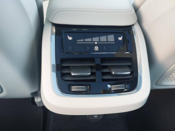 Photo 16 du bon plan VOLVO V60 B3 163ch Ultimate Style Dark DCT 7 occasion à 38490 €