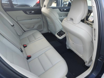 Photo 19 du bon plan VOLVO V60 B3 163ch Ultimate Style Dark DCT 7 occasion à 38490 €