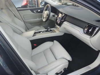 Photo 20 du bon plan VOLVO V60 B3 163ch Ultimate Style Dark DCT 7 occasion à 38490 €