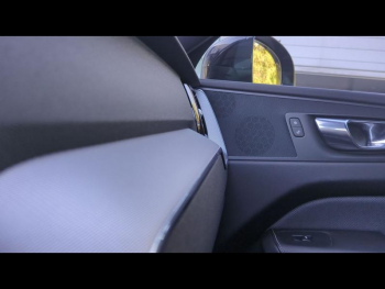 Photo 34 du bon plan VOLVO XC60 D4 AdBlue 190ch R-Design Geartronic occasion à 30690 €