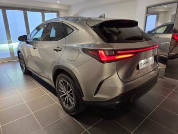 Photo 14 du bon plan LEXUS NX 450h+ Luxe 4WD occasion à 43990 €