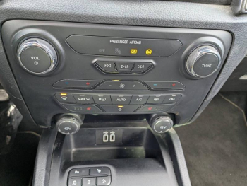 Photo 14 du bon plan FORD Ranger VUL 2.0 TDCi 213ch Super Cab Wildtrak BVA10 occasion à 38900 €