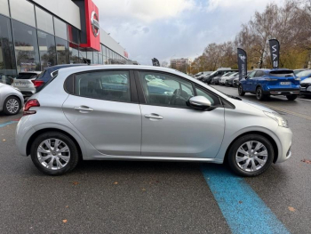 Photo 4 du bon plan PEUGEOT 208 1.6 BlueHDi 75ch Active 5p occasion à 7990 €