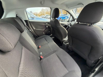 Photo 11 du bon plan PEUGEOT 208 1.6 BlueHDi 75ch Active 5p occasion à 7990 €