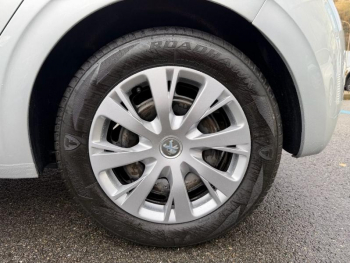 Photo 19 du bon plan PEUGEOT 208 1.6 BlueHDi 75ch Active 5p occasion à 7990 €