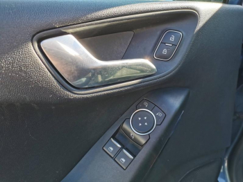 Photo 7 du bon plan FORD Fiesta 1.0 Flexifuel 95ch Cool & Connect 5p occasion à 15990 €