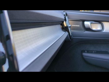 Photo 28 du bon plan VOLVO XC40 B3 163ch Ultra DCT 7 occasion à 47900 €