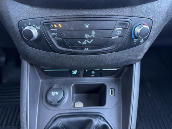 Photo 19 du bon plan FORD Transit Courier VUL 1.0E 100ch Stop&Start Ambiente occasion à 9490 €