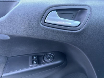 Photo 21 du bon plan FORD Transit Courier VUL 1.0E 100ch Stop&Start Ambiente occasion à 9490 €