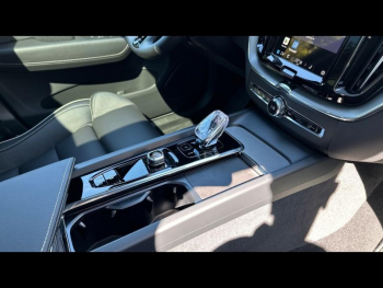 Photo 11 du bon plan VOLVO XC60 T6 Hybride Rechargeable 253 + 145ch Black Edition Geartronic 8 AWD occasion à 71980 €