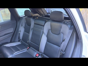 Photo 6 du bon plan VOLVO XC60 T8 AWD Recharge 303 + 87ch R-Design Geartronic occasion à 31890 €