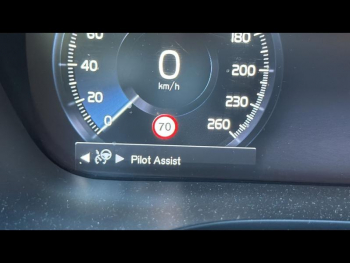 Photo 19 du bon plan VOLVO XC60 T8 AWD Recharge 303 + 87ch R-Design Geartronic occasion à 31890 €