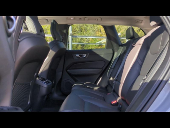 Photo 9 du bon plan VOLVO XC60 B4 197ch Ultimate Style Dark Geartronic occasion à 45900 €