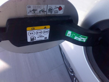 Photo 23 du bon plan FORD Fiesta 1.0 Flexifuel 95ch Titanium Business 5p occasion à 15900 €