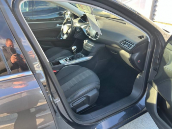 Photo 15 du bon plan PEUGEOT 308 1.2 PureTech 130ch E6.c S&S Tech Edition 6cv occasion à 9490 €