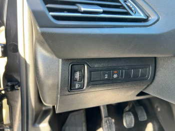 Photo 17 du bon plan PEUGEOT 308 1.2 PureTech 130ch E6.c S&S Tech Edition 6cv occasion à 9490 €