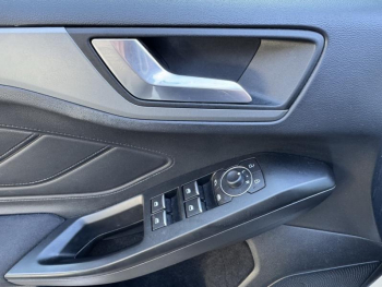 Photo 16 du bon plan FORD Focus 1.0 Flexifuel mHEV 125ch Titanium Style occasion à 17950 €