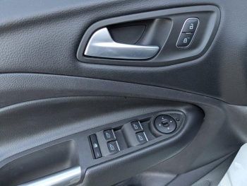 Photo 11 du bon plan FORD Kuga 1.5 Flexifuel-E85 150ch Stop&Start ST-Line 170g 4x2 Euro6.2 occasion à 15990 €