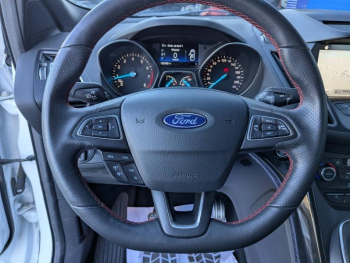 Photo 14 du bon plan FORD Kuga 1.5 Flexifuel-E85 150ch Stop&Start ST-Line 170g 4x2 Euro6.2 occasion à 15990 €