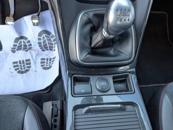 Photo 19 du bon plan FORD Kuga 1.5 Flexifuel-E85 150ch Stop&Start ST-Line 170g 4x2 Euro6.2 occasion à 15990 €