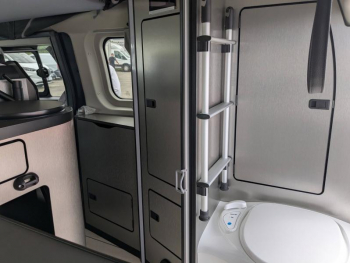 Photo 37 du bon plan FORD Transit CustomNugget 340 L2H1 2.0 EcoBlue 150ch Active BVA6 occasion à 60990 €