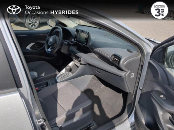Photo 6 du bon plan TOYOTA Yaris 116h Dynamic Business 5p + Programme Beyond Zero Academy MY22 occasion à 20490 €