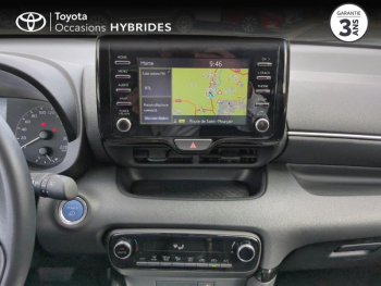 Photo 15 du bon plan TOYOTA Yaris 116h Dynamic Business 5p + Programme Beyond Zero Academy MY22 occasion à 20490 €