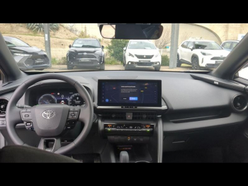 Photo 18 du bon plan TOYOTA C-HR 2.0 Hybride Rechargeable 225ch Design MY25 occasion à 36990 €