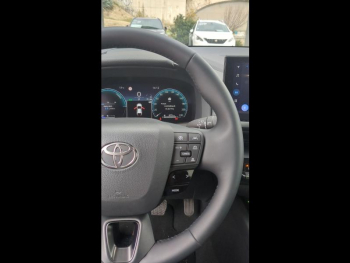 Photo 29 du bon plan TOYOTA C-HR 2.0 Hybride Rechargeable 225ch Design MY25 occasion à 36990 €