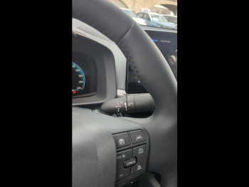 Photo 30 du bon plan TOYOTA C-HR 2.0 Hybride Rechargeable 225ch Design MY25 occasion à 36990 €