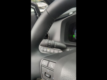 Photo 31 du bon plan TOYOTA C-HR 2.0 Hybride Rechargeable 225ch Design MY25 occasion à 36990 €