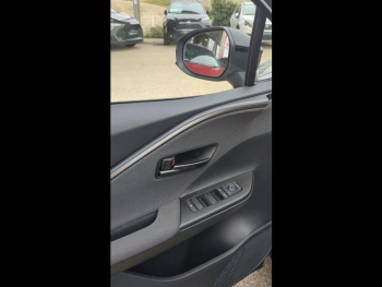 Photo 36 du bon plan TOYOTA C-HR 2.0 Hybride Rechargeable 225ch Design MY25 occasion à 36990 €