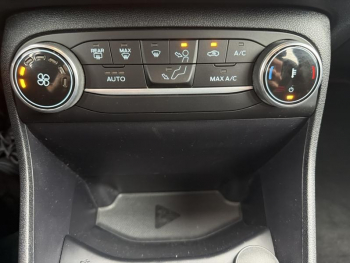 Photo 22 du bon plan FORD Fiesta 1.0 Flexifuel 95ch ST-Line 5p occasion à 15990 €