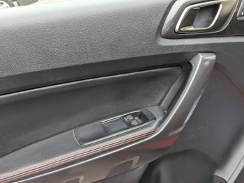 Photo 11 du bon plan FORD Ranger VUL 2.0 TDCi 213ch Super Cab Stormtrak BVA10 occasion à 35990 €