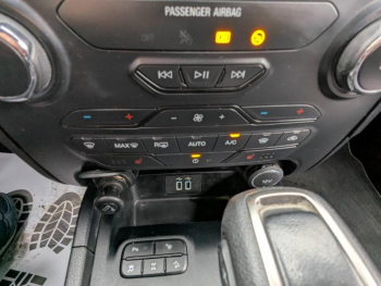 Photo 18 du bon plan FORD Ranger VUL 2.0 TDCi 213ch Super Cab Stormtrak BVA10 occasion à 35990 €