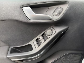 Photo 15 du bon plan FORD Fiesta 1.0 Flexifuel 95ch ST-Line 5p occasion à 15990 €